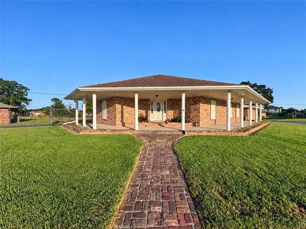 1069 PRICE Drive , Harvey, LA 70058