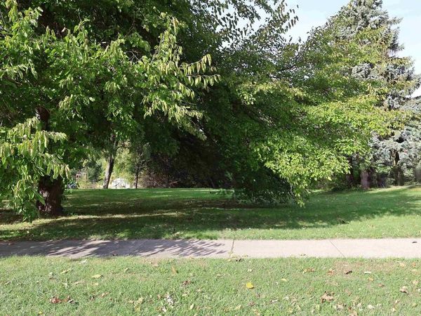 2670 W 20TH AVENUE, Oshkosh, WI 54904