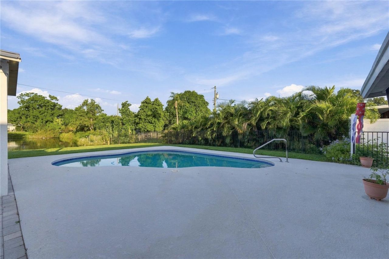 4822 60th Way N, Kenneth City, FL 33709 Photo