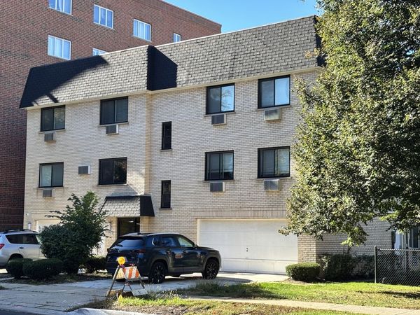 800 Graceland Avenue, Unit 303, Des Plaines, IL 60016