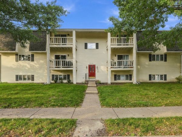 800 E IOWA Street , Unit 2A, Eldridge, IA 52748