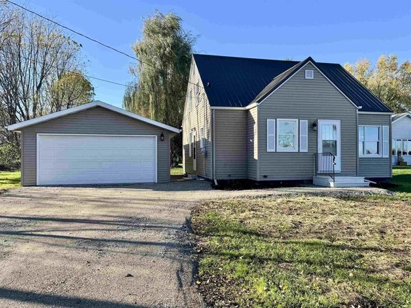 N11031 STATE ROAD 22, Clintonville, WI 54929