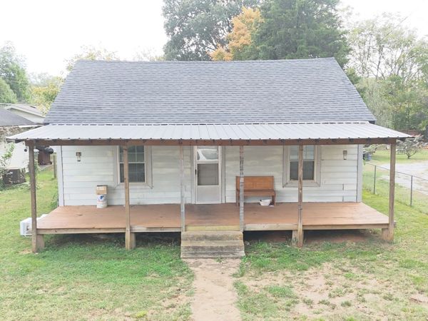 437 3rd St , Lawrenceburg, TN 38464