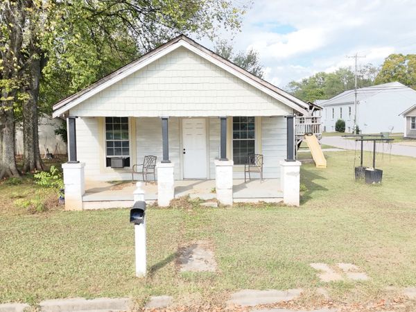 438 3rd St , Lawrenceburg, TN 38464