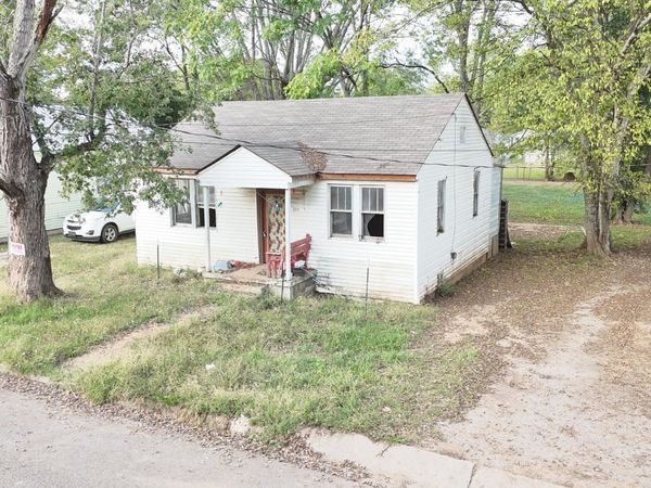 524 3rd St , Lawrenceburg, TN 38464