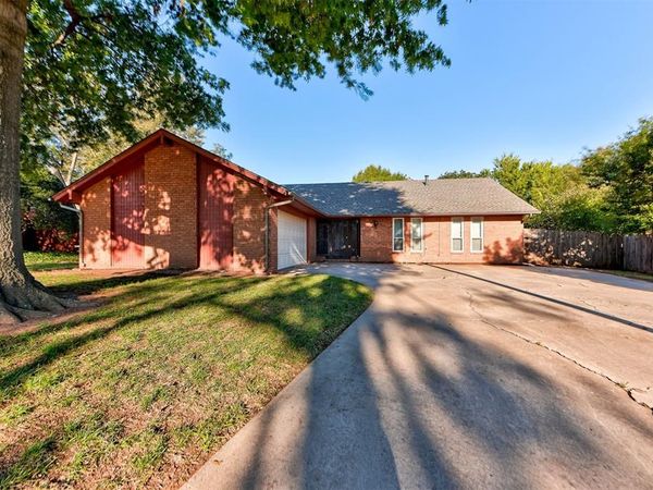 11044 Folkstone Drive, Yukon, OK 73099