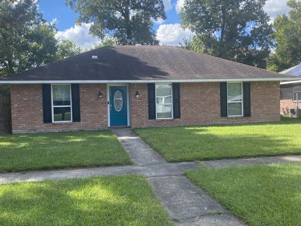 2412 Godfrey Dr, Baton Rouge, LA 70816