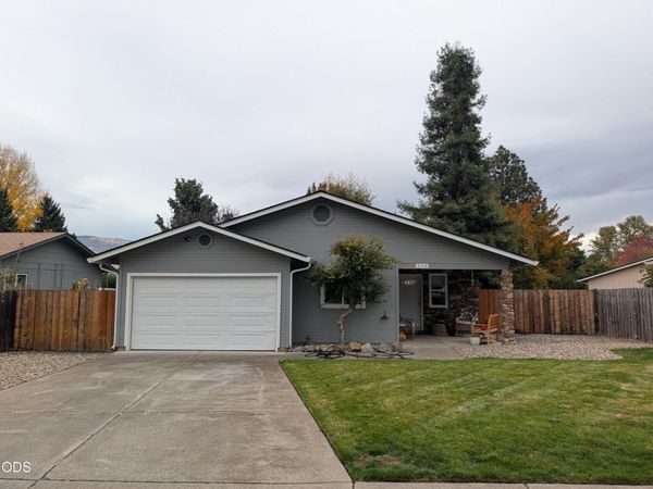 539 James Street, Talent, OR 97540