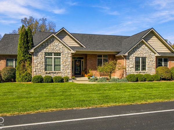 2532 Woodland Farms Drive, Columbus, IN 47201