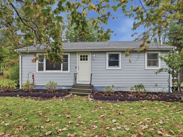 5 White Pine Ln, Kingston, MA 02364