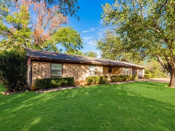 409 Crestwood Drive , Eastland, TX 76448