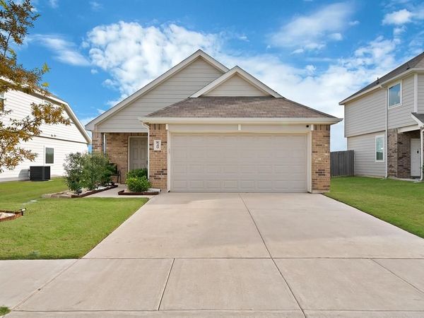 849 Jetliner Avenue, Fort Worth, TX 76131