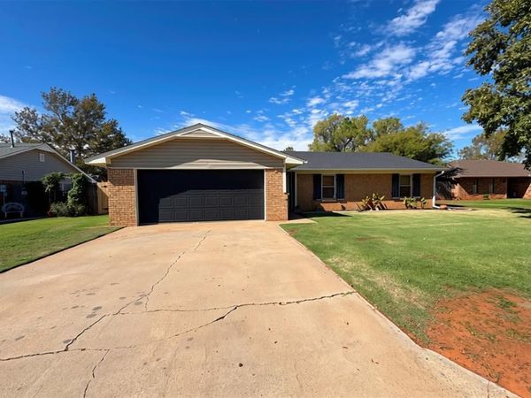 211 Magnolia Avenue, Elk City, OK 73644