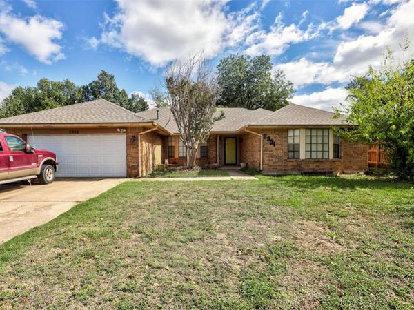 2904 Woodcreek Road, Midwest City, OK 73110
