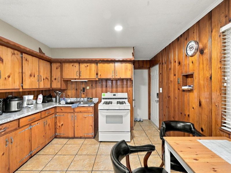 1572 Myrtle Avenue , Columbus, OH 43211 Photo 10