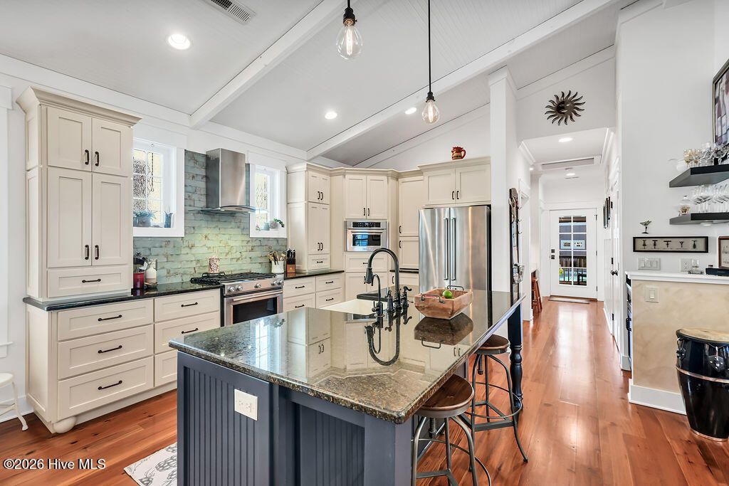 506 Quarter Master Drive Photo 17