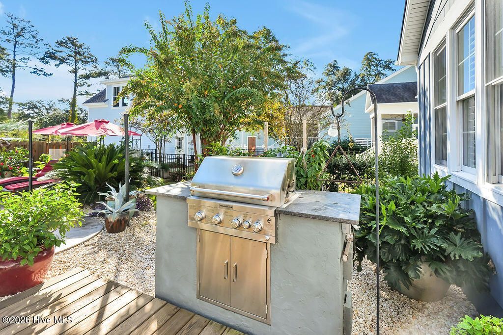 506 Quarter Master Drive Photo 39