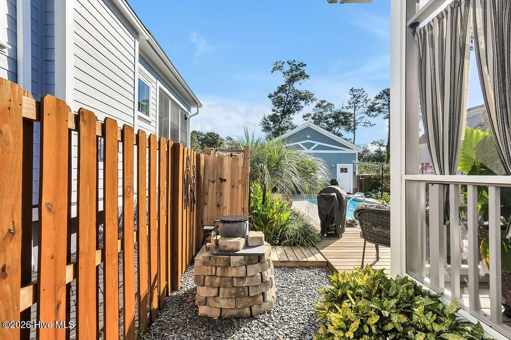 506 Quarter Master Drive Photo 41