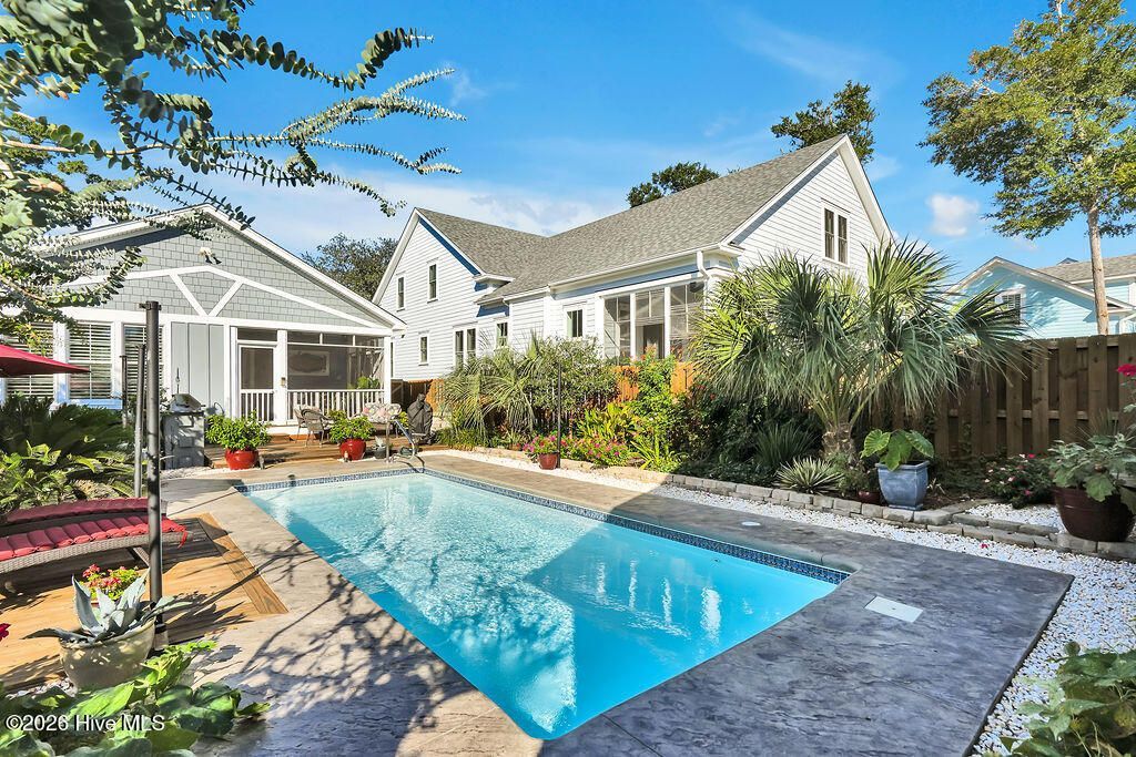 506 Quarter Master Drive Photo 45