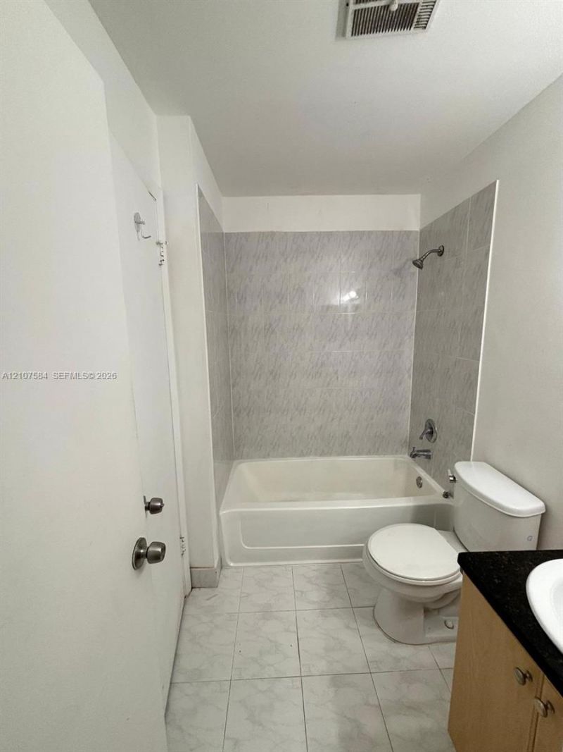 7220 NW 179th St , Unit 201, Hialeah, FL 33015 Photo