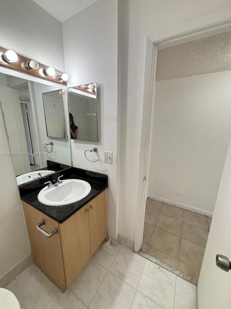 7220 NW 179th St , Unit 201, Hialeah, FL 33015 Photo