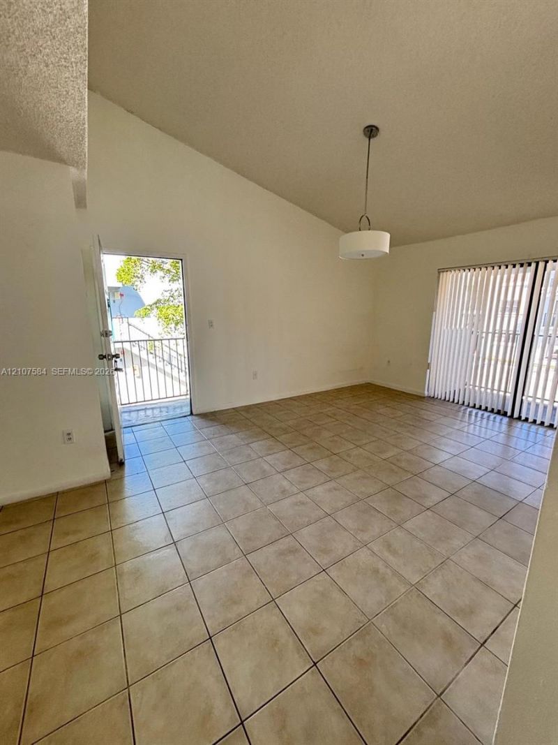 7220 NW 179th St , Unit 201, Hialeah, FL 33015 Photo
