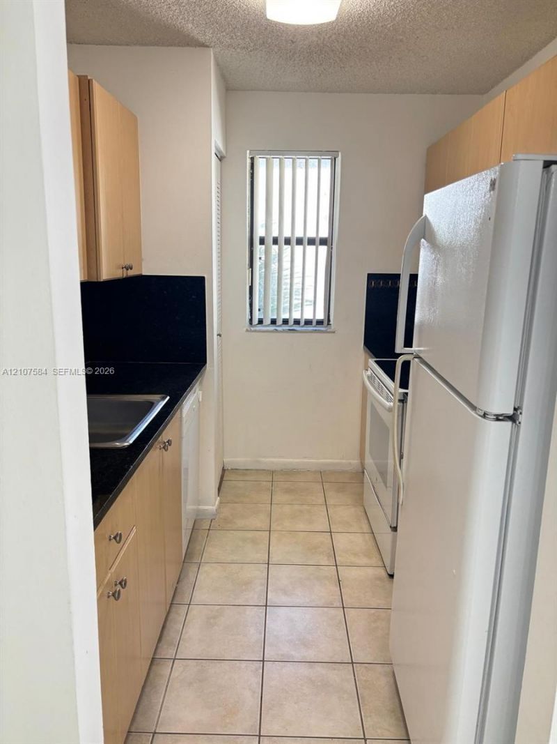 7220 NW 179th St , Unit 201, Hialeah, FL 33015 Photo