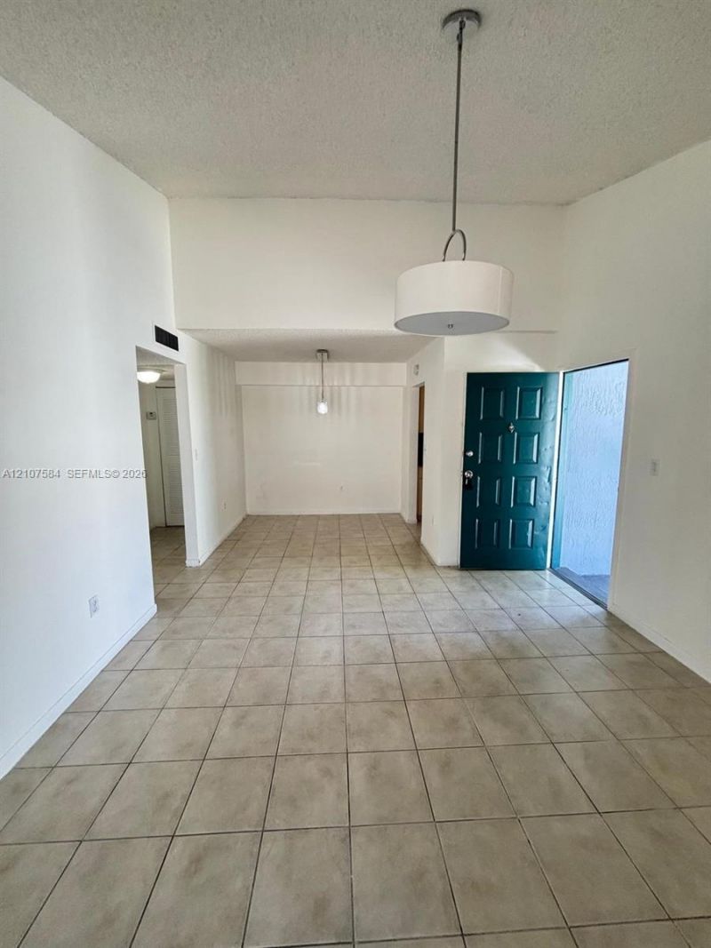 7220 NW 179th St , Unit 201, Hialeah, FL 33015 Photo