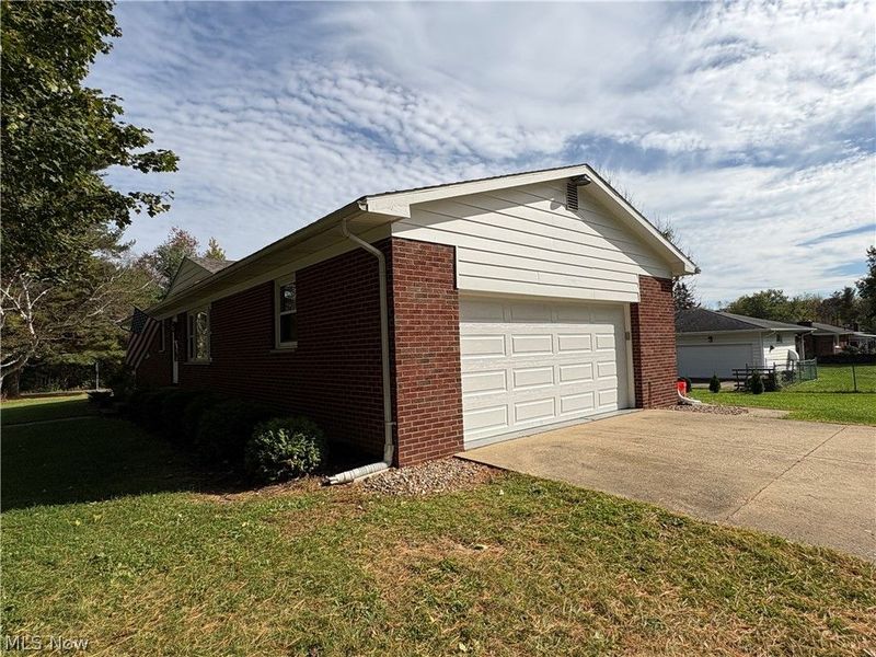 2390 Eastport Drive, Akron, OH 44312 Photo 3