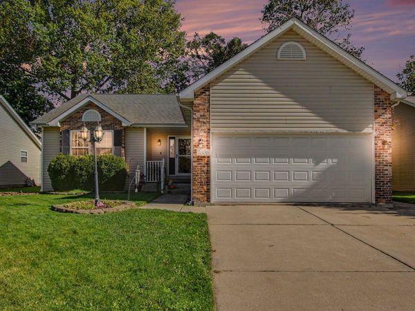 1606 Pine Creek Road , Valparaiso, IN 46383