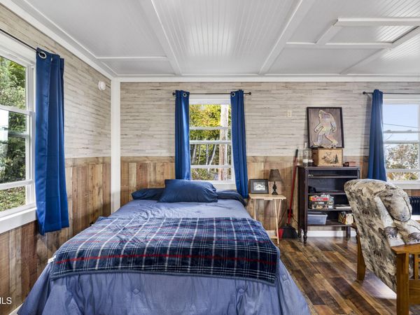 150 Log Cabin Lane, Roan Mountain, TN 37687