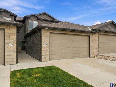 324 Half Moon Drive, Lincoln, NE 68527