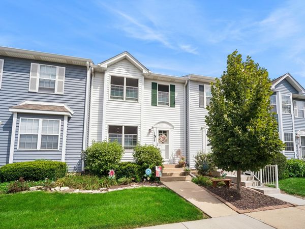 1406 Charleston Court , Geneva, IL 60134