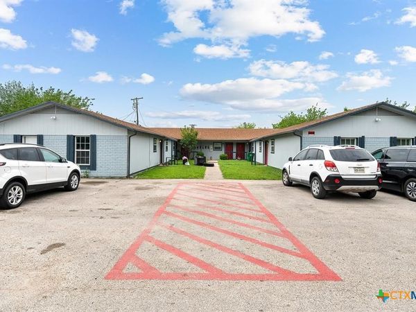 1611 Jones Street , Taylor, TX 76574