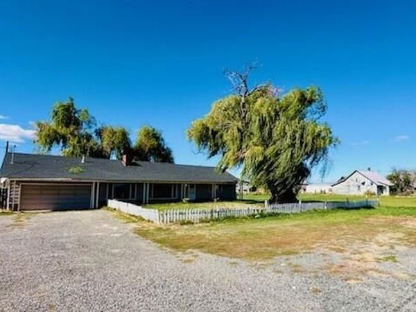 8234 Springlake Road, Unit 8234 & 831, Klamath Falls, OR 97603
