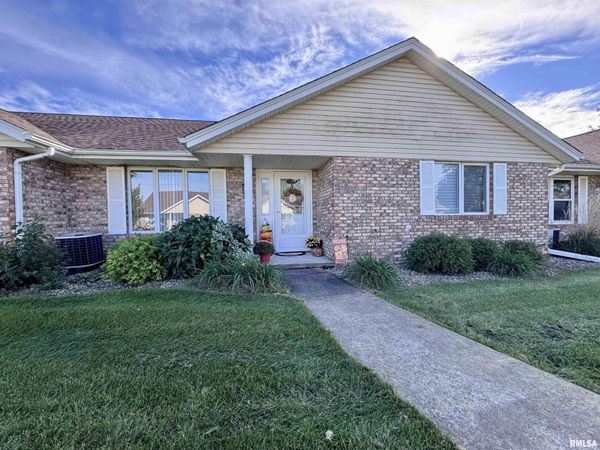 2005 S MADISON Street, Macomb, IL 61455