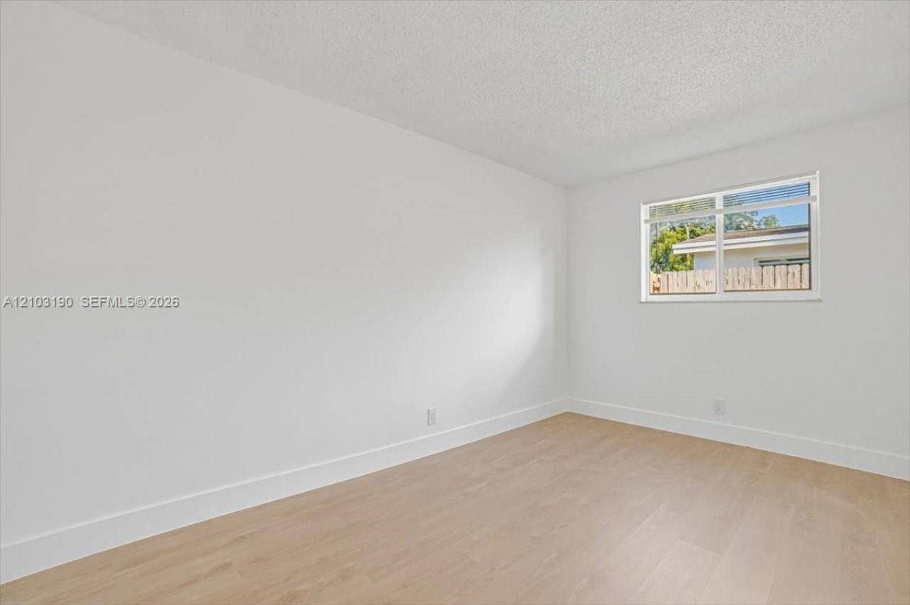 3932 NW 39th Ave , Lauderdale Lakes, FL 33309 Photo
