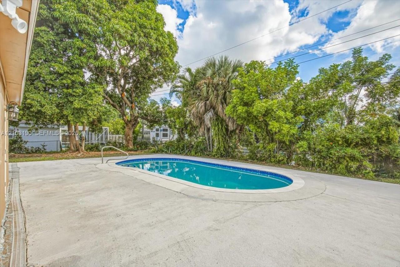 3932 NW 39th Ave , Lauderdale Lakes, FL 33309 Photo