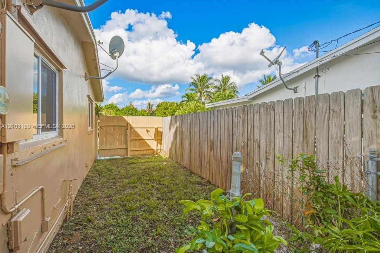 3932 NW 39th Ave , Lauderdale Lakes, FL 33309 Photo