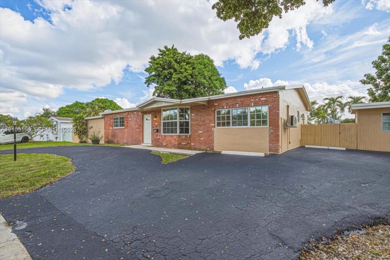 3932 NW 39th Ave , Lauderdale Lakes, FL 33309 Photo
