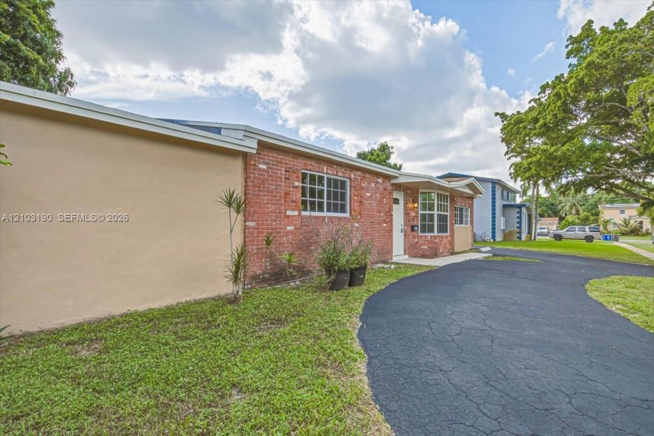 3932 NW 39th Ave , Lauderdale Lakes, FL 33309 Photo