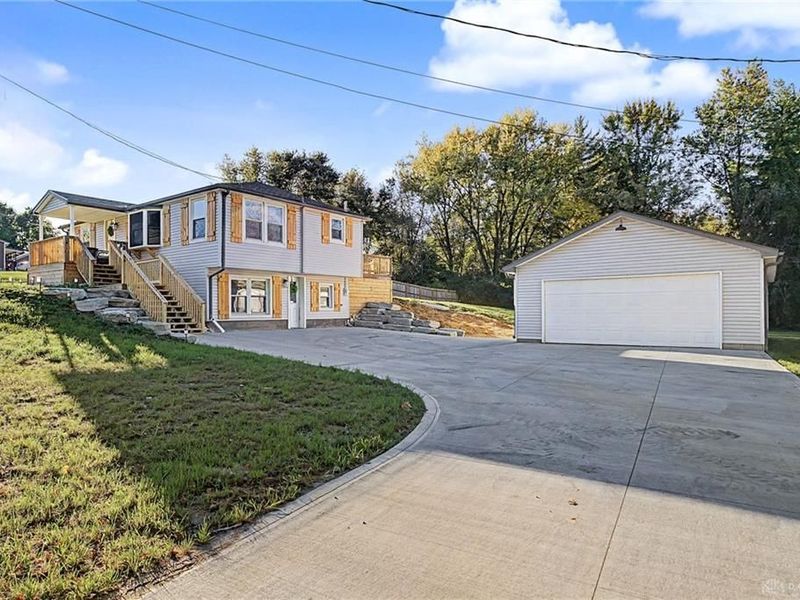 843 Hook Road, Xenia, OH 45385 Photo 2