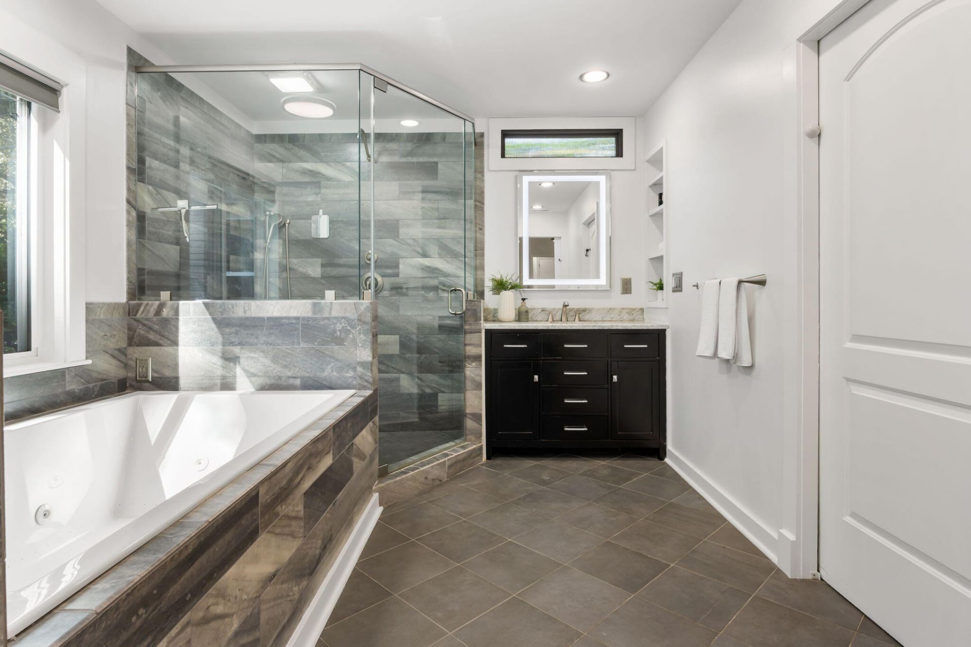 1512 Newbury Street Photo 14