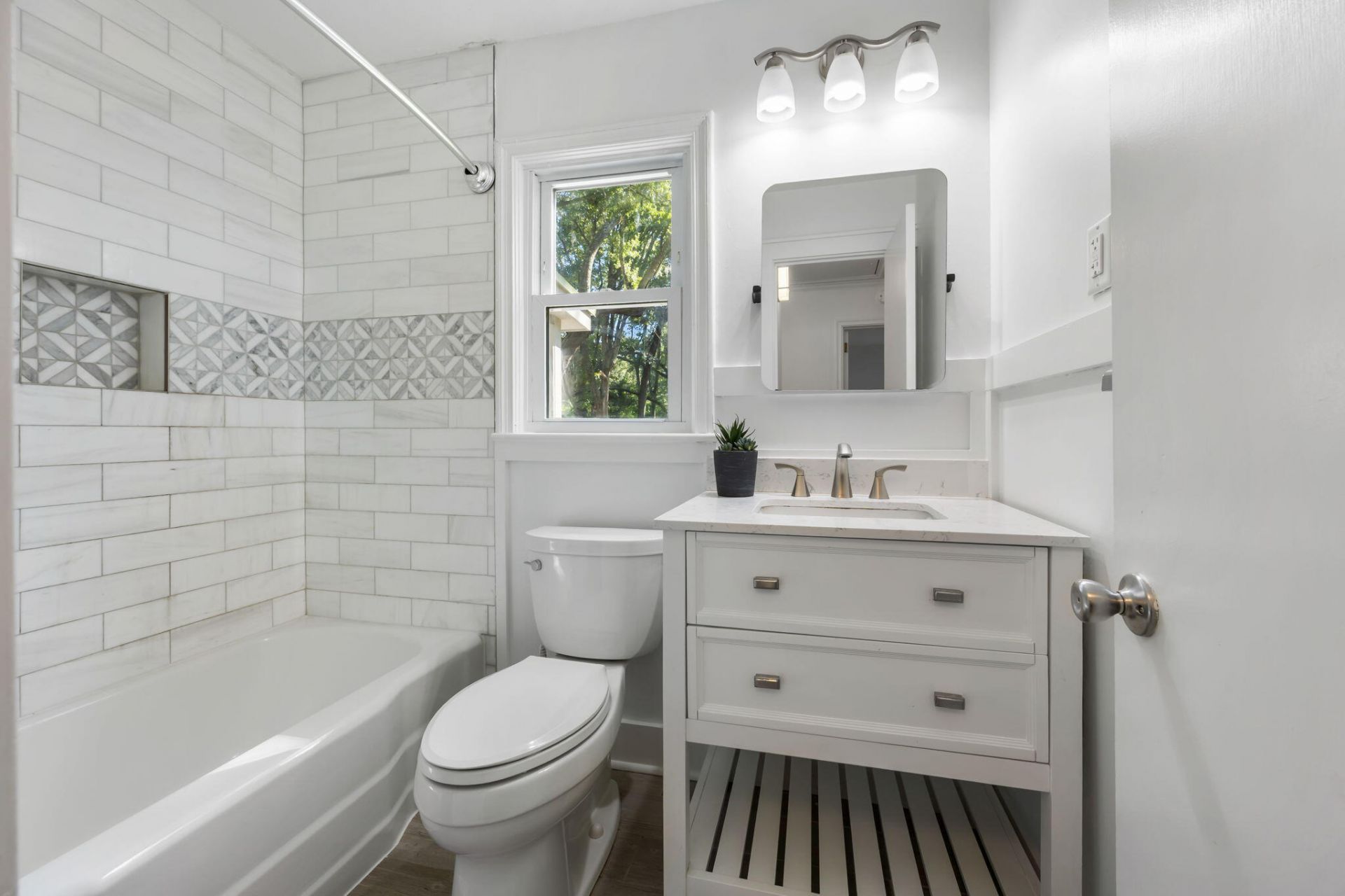 1512 Newbury Street Photo 22