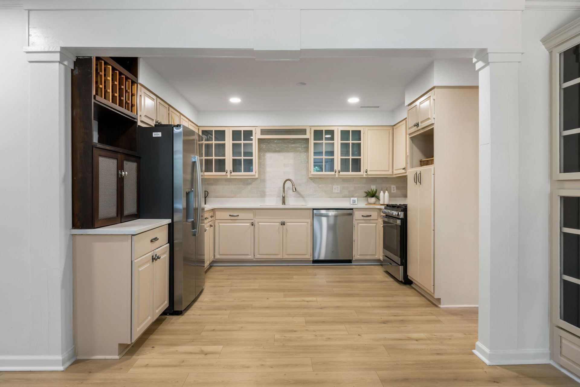 1512 Newbury Street Photo 6