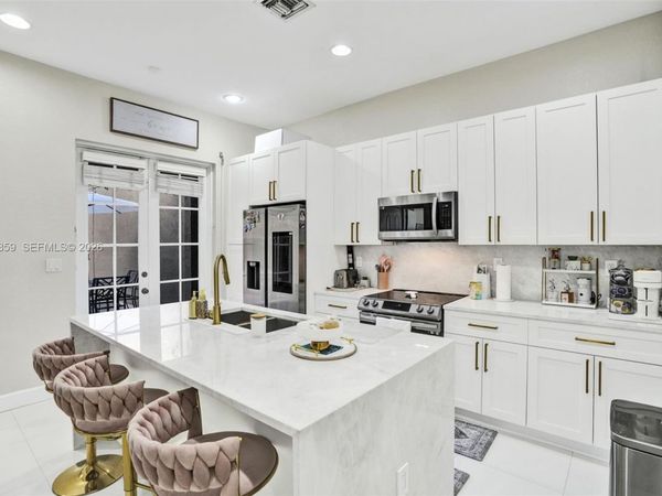 859 SW 147th Ter , Pembroke Pines, FL 33027