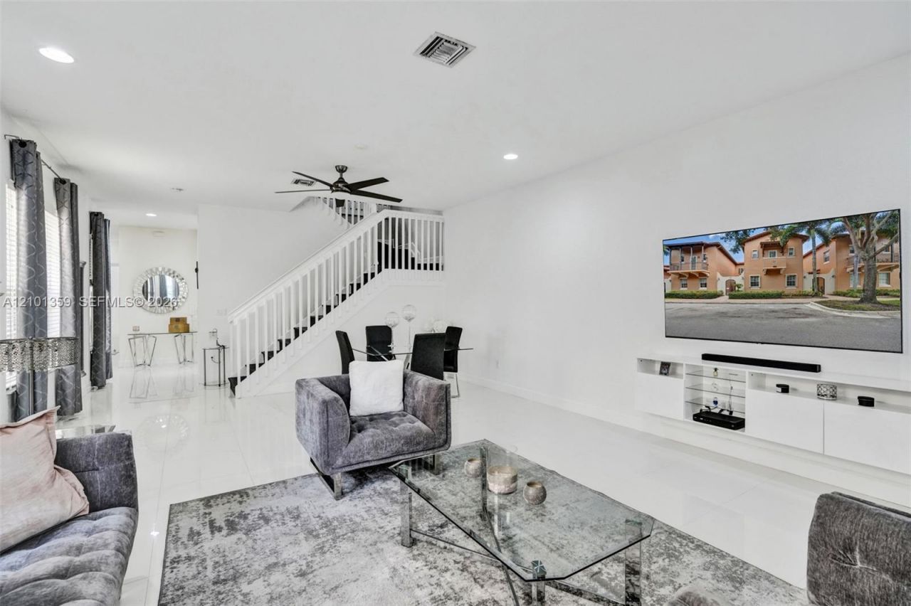 859 SW 147th Ter , Pembroke Pines, FL 33027 Photo