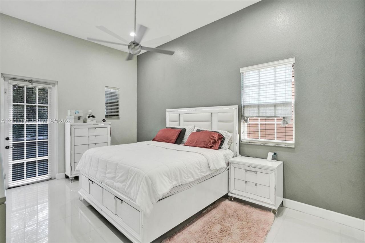 859 SW 147th Ter , Pembroke Pines, FL 33027 Photo