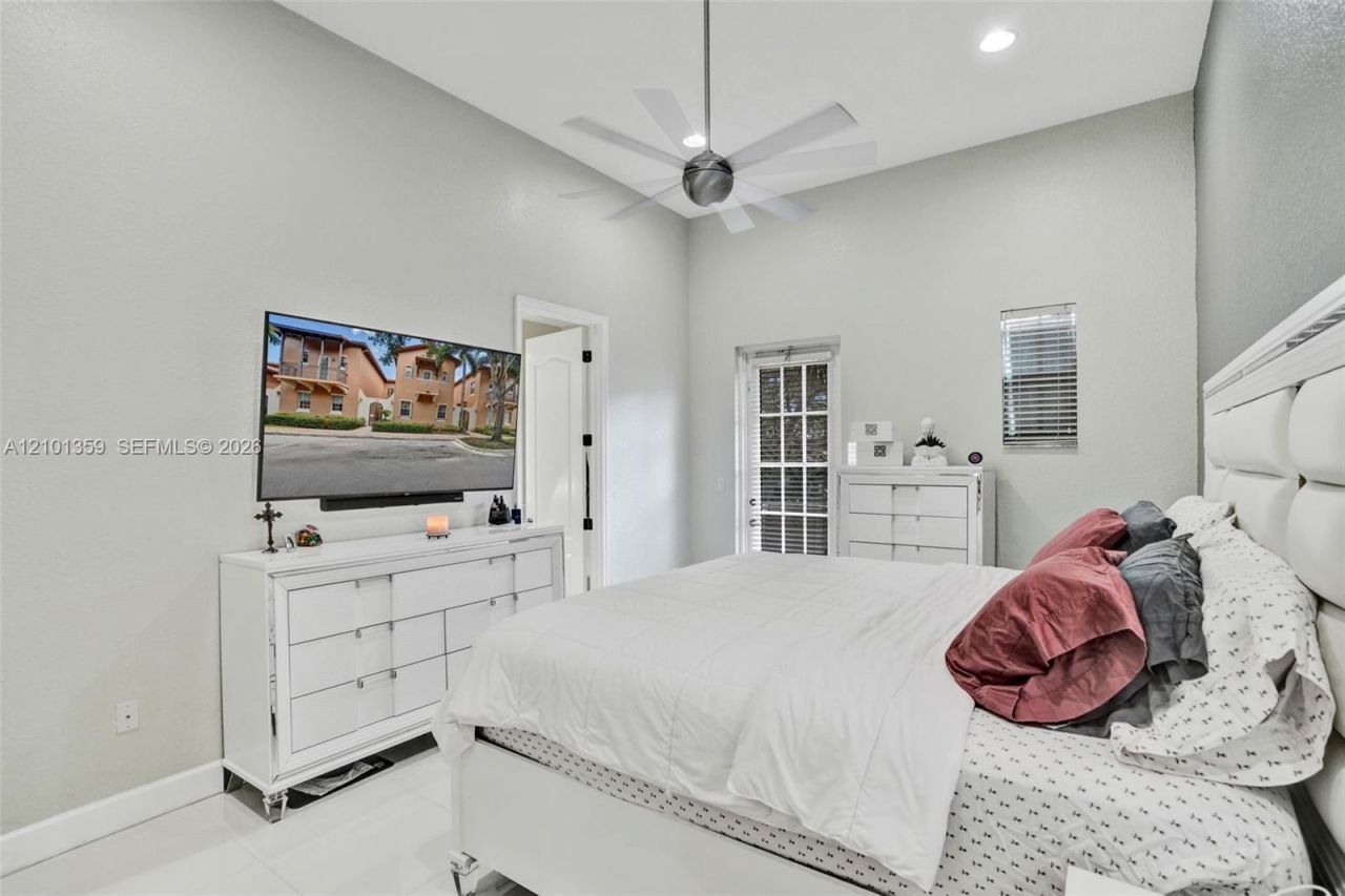 859 SW 147th Ter , Pembroke Pines, FL 33027 Photo