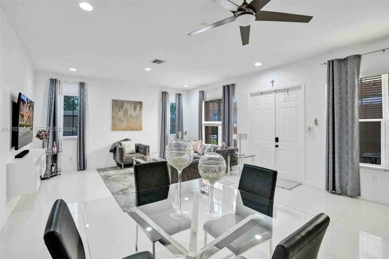 859 SW 147th Ter , Pembroke Pines, FL 33027 Photo